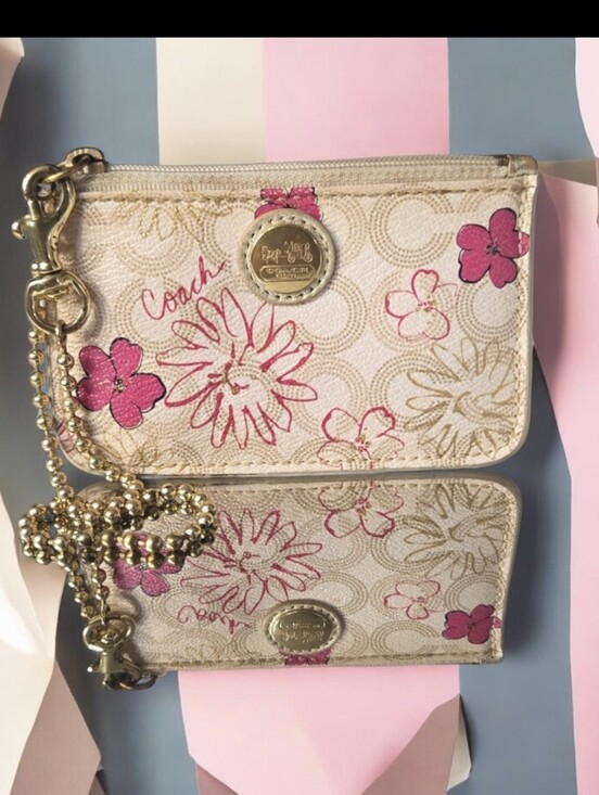 Coach Accessories - Coach Poppy Signature Daisy Floral Mini Skinny ID Case Zip Wallet Card Holder